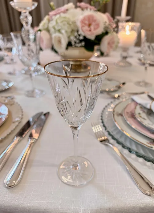 Elegant Crystal Glass (3.5 in, 8 in tall)