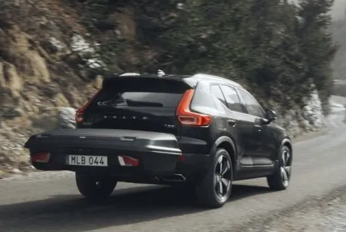 Thule Arcos XL Heckbox (450l) auf Thule Platform Basisträger (starr)   