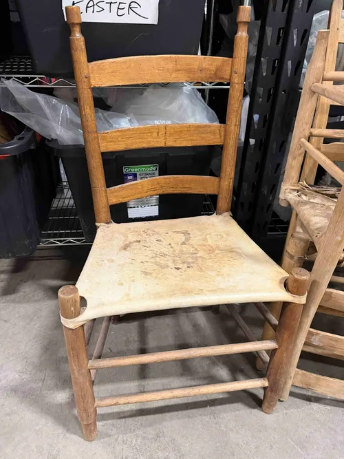 AMANDA Hide Chair