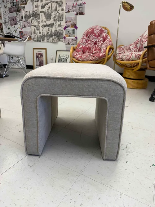 AMANDA Hump Ottomans