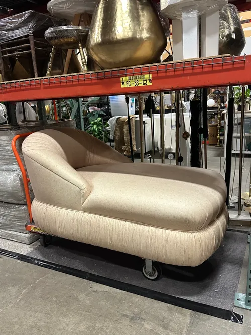 AMANDA Vintage Peach Chaise