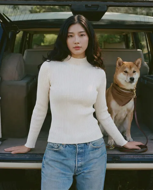 เช่าเสื้อคอเต่า หญิง รุ่น LYRICS สี ครีม