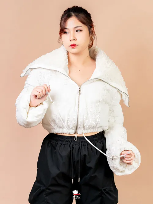 เช่าเสื้อกันหนาว หญิง รุ่น PENTHOUSE สี ขาว