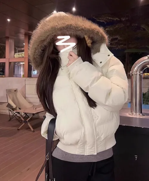 เช่าเสื้อกันหนาว หญิง รุ่น STRATEGY สี ขาว