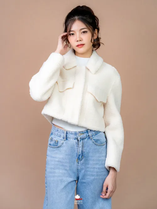 เช่าเสื้อแจ็คเก็ต หญิง รุ่น AUTUMN สี ขาว