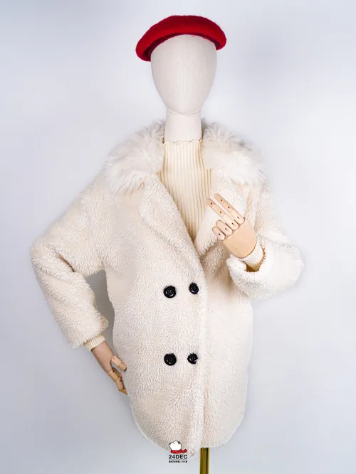 เช่าเสื้อแจ็คเก็ต หญิง รุ่น KAEKAE สี ขาว