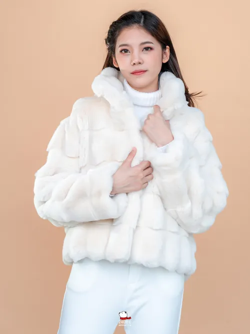 เช่าเสื้อขนเฟอร์ หญิง รุ่น MILKY WAY สี ขาว