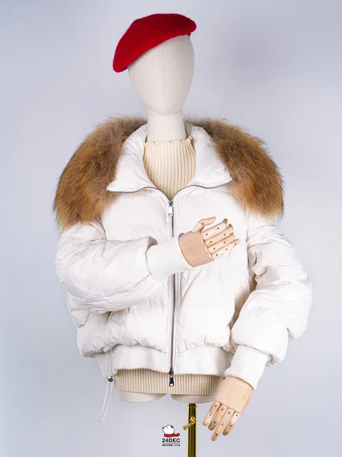 เช่าเสื้อกันหนาว หญิง รุ่น LOFOTEN สี ขาว