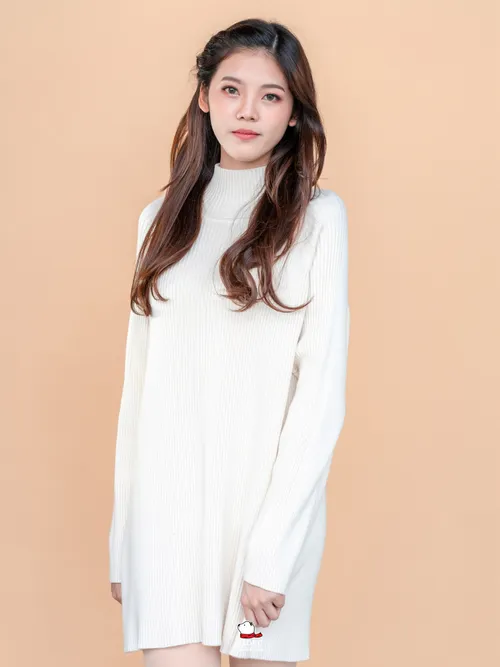 เช่าเสื้อคอเต่า หญิง รุ่น TERRA สี ครีม