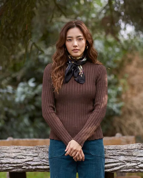 เช่าเสื้อคอเต่า หญิง รุ่น NARA สี น้ำตาล