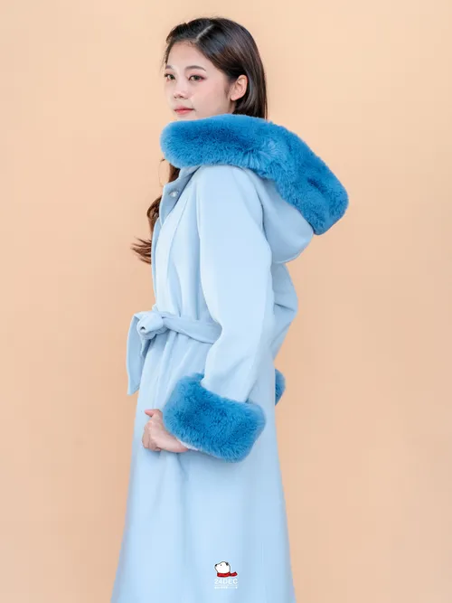 เช่าเสื้อโค้ท หญิง รุ่น CLARA สี ฟ้า