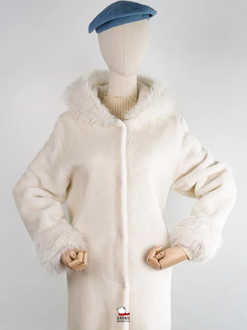 เช่าเสื้อโค้ท หญิง รุ่น BIEI สี ขาว