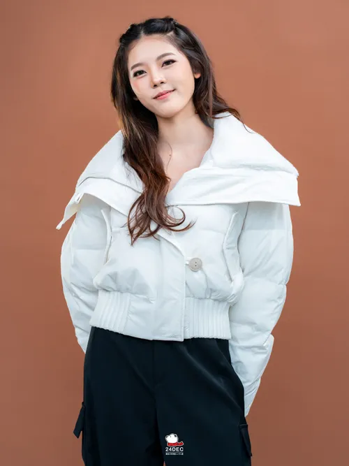 เช่าเสื้อกันหนาว หญิง รุ่น COACHELLA สี ขาว