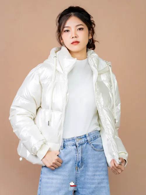 เช่าเสื้อกันหนาว หญิง รุ่น SUPERNOVA สี ขาว