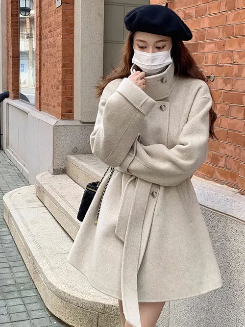 เช่าเสื้อโค้ท หญิง รุ่น BANDRA สี ขาว