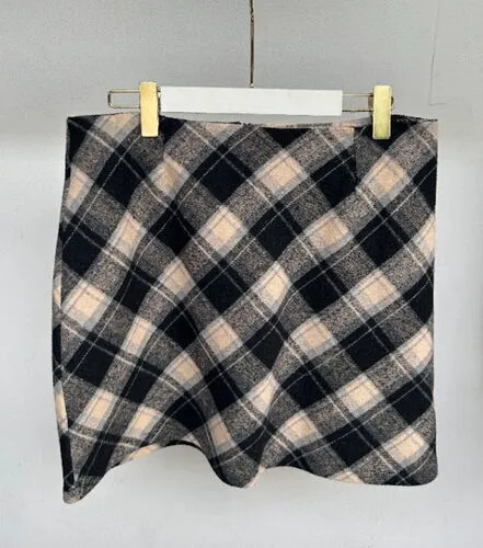 เช่ากระโปรง หญิง รุ่น AYARU สี ดำ