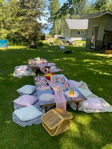 Tables & Seating (6 person setting)