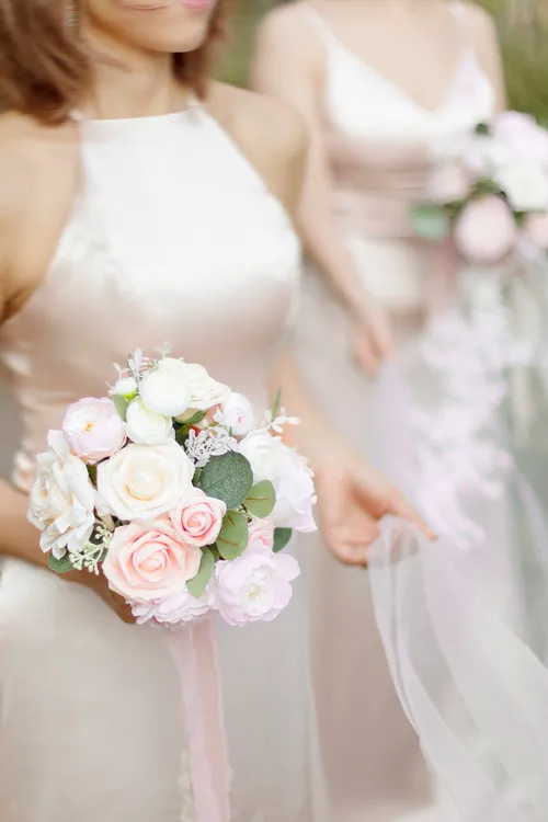 Ling’s Bridesmaid Bouquet Blush and Cream