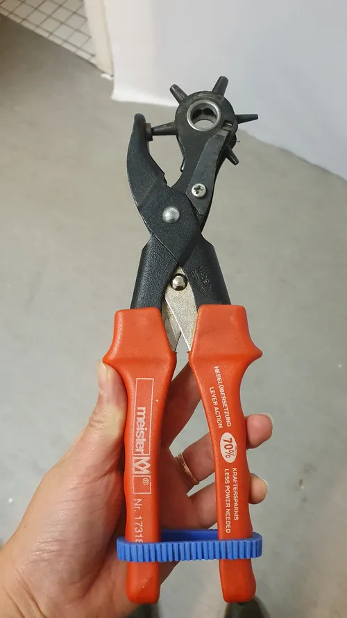 Lochzange für Gürtellöcher