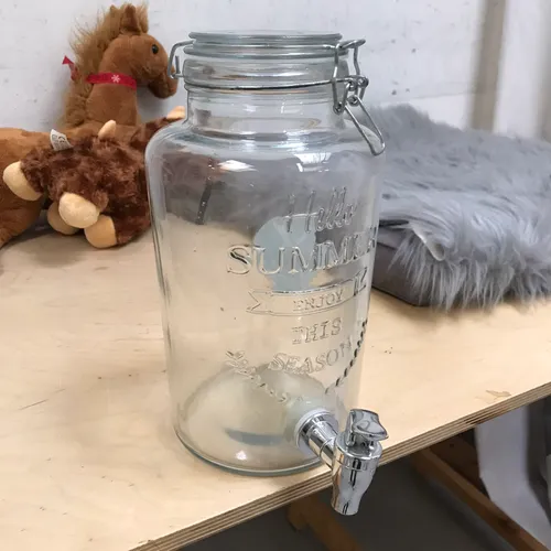 Getränkespender mit Zapfhahn