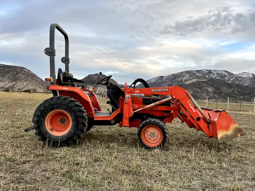 Kubota B2710 Tractor