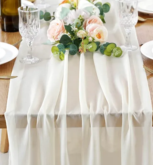 Chemin de table blanc chiffon