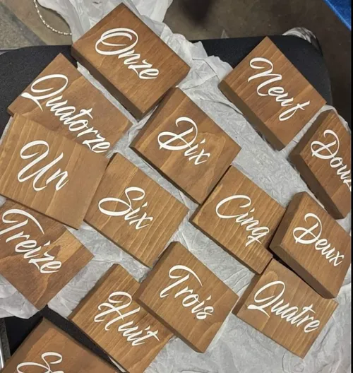 Numéro de table en bois