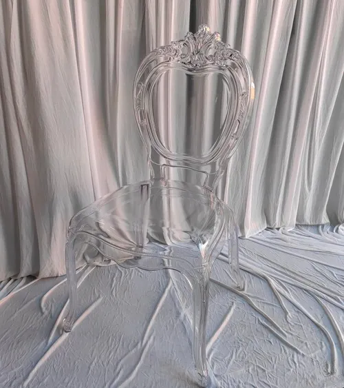 Chaise en acrylique