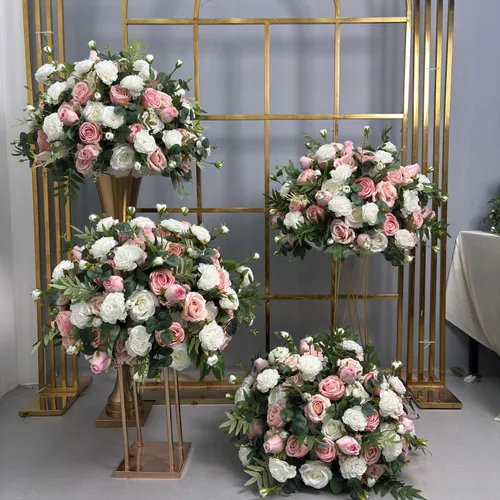 Bouquet de fleurs blanches et roses