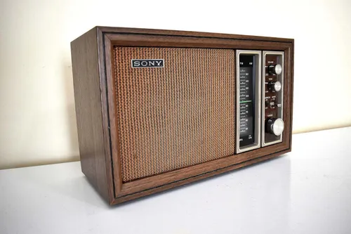 1975-1977 Sony Model TFM-9450W Transistor Radio