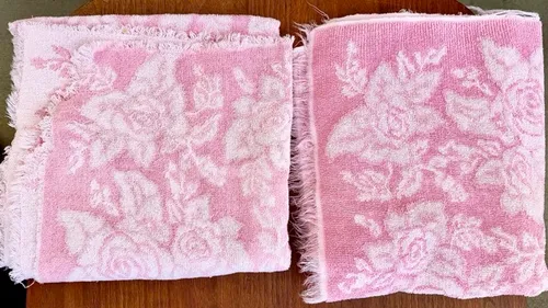 Pink & White Vintage Callaway Floral design Bath towels with fringe (70s-80s)