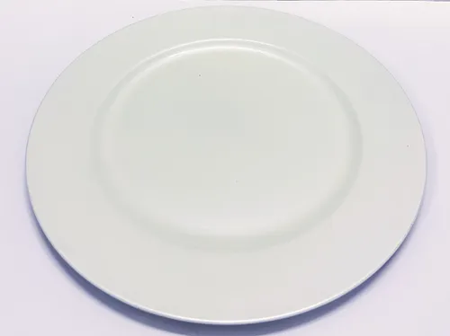 Ivory Pearlescent Plastic Chargers