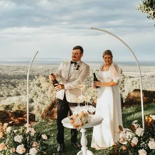 Arbor stands - white curved. 