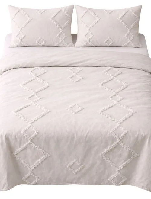 White With Whispy White Diamond Pattern Duvet Cover With Two Pillow Cases - Queen
