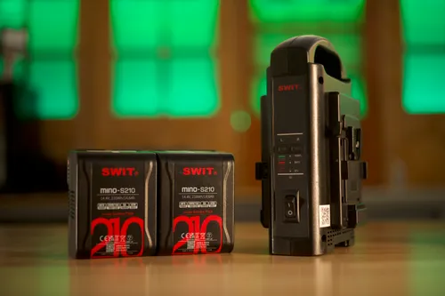 SWIT Mino 210Wh 2x V-mount accuset