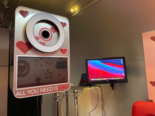 Photobooth + Internet + Email template