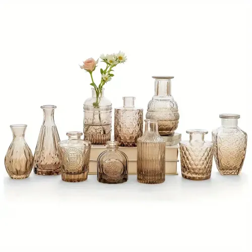 Kleine decoratieve bloemvazen