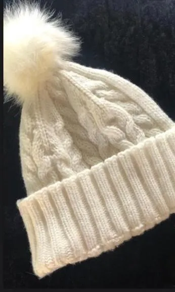 Gorro branco com pompom