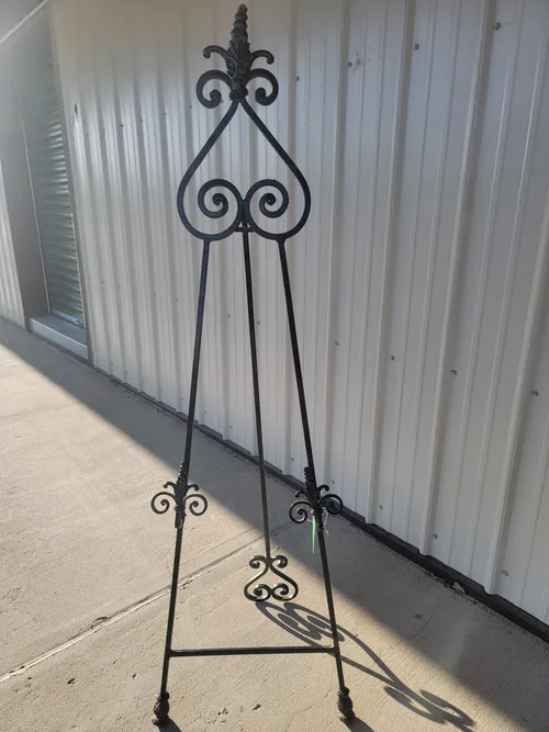 Metal easel -black