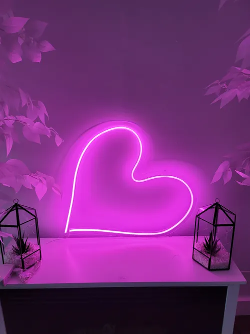 Neon Heart Light
