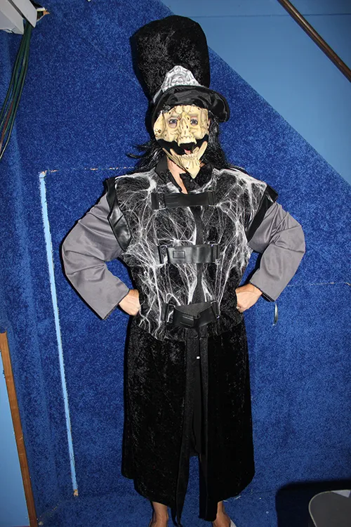 Undead Stalker w/ Mask & Hat - LA