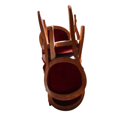 Chaise en velour rouge