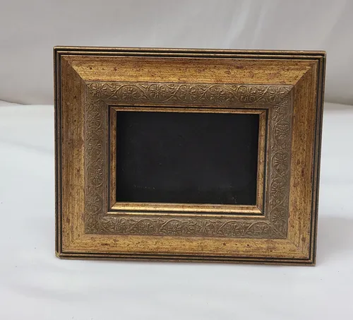 Detailed Bronze Frame 5