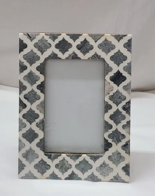 Gray Moroccan Frame 4