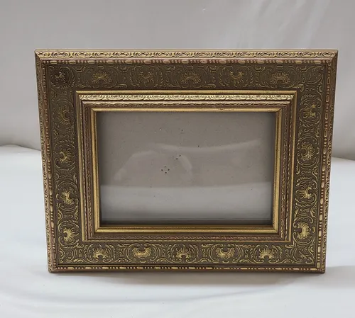Tan & Gold Accents Frame 7