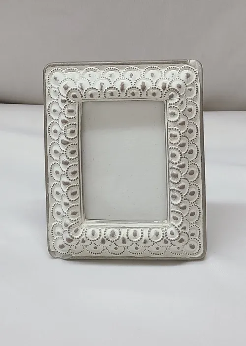 White Scalloped Frame 3