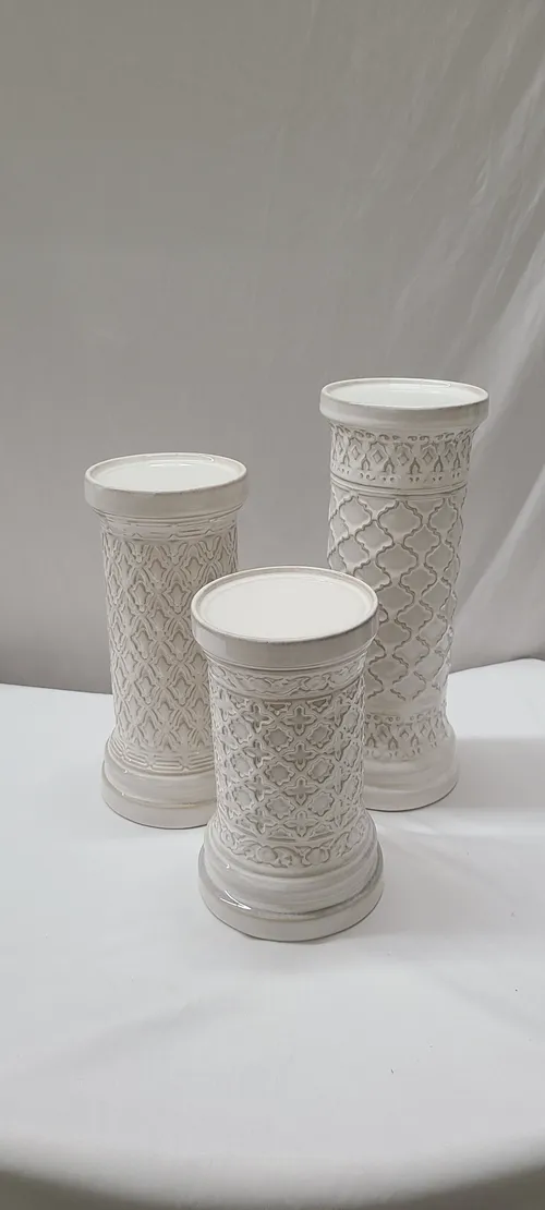 White Pattern Pillar Holder