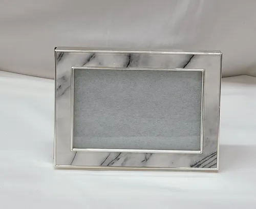Silver & Marble Frame 4