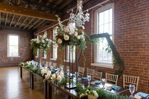 Black Harlow Floral Stand