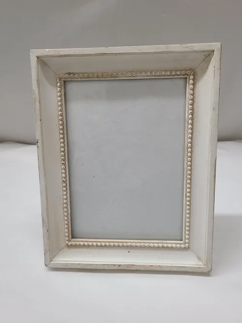 White Dot Medium Frame 7